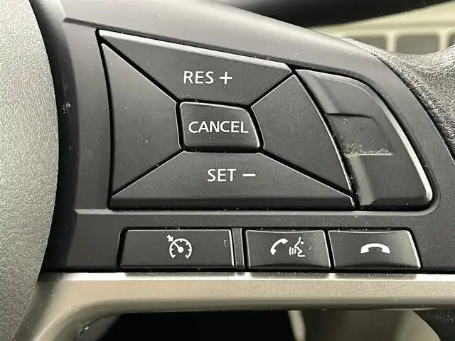 日産 セレナ X V 福島県 2021(令3)年 5.4万km ブリリアントホワイトパール 衝突軽減/・車線逸脱警報/・踏み間違い防止/・後方衝突防止/・後退時車両検知/・標識認識機能/・ブラインドスポットモニター/・クリアランスソナー/純正１０インチマルチナビ/・フルセグTV/BT/SD/CD/DVD/FM/AM/バックカメラ/・全方位カメラ/両側パワースライドドア/追従走行付きクルーズコントロール/LEDオートライト/・フォグライト/3列シート/・ウォークスルー/・ロールサンシェード/・ハーフバックドア/純正アルミホイール付きサマータイヤ/ステアリングリモコン/純正フロアマット/純正ドアバイザー/ウィンカーミラー/・オートミラー/アイドリングストップ/プッシュスタート/・スマートキー