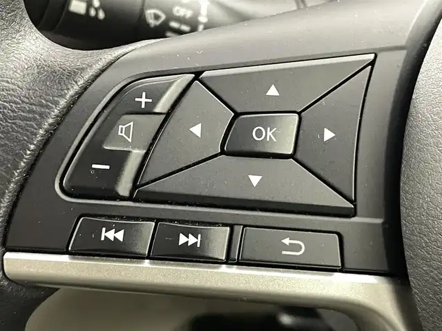 日産 セレナ X V 福島県 2021(令3)年 5.4万km ブリリアントホワイトパール 衝突軽減/・車線逸脱警報/・踏み間違い防止/・後方衝突防止/・後退時車両検知/・標識認識機能/・ブラインドスポットモニター/・クリアランスソナー/純正１０インチマルチナビ/・フルセグTV/BT/SD/CD/DVD/FM/AM/バックカメラ/・全方位カメラ/両側パワースライドドア/追従走行付きクルーズコントロール/LEDオートライト/・フォグライト/3列シート/・ウォークスルー/・ロールサンシェード/・ハーフバックドア/純正アルミホイール付きサマータイヤ/ステアリングリモコン/純正フロアマット/純正ドアバイザー/ウィンカーミラー/・オートミラー/アイドリングストップ/プッシュスタート/・スマートキー