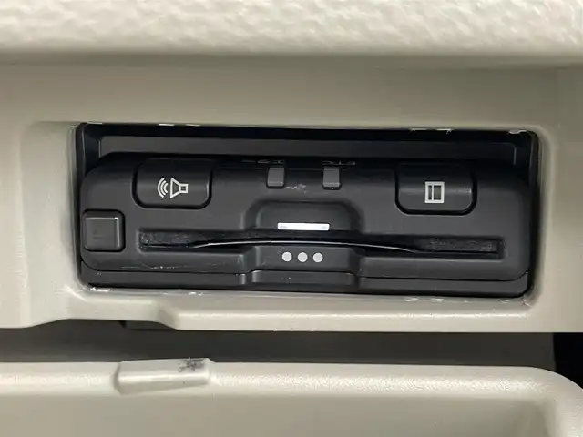 日産 セレナ X V 福島県 2021(令3)年 5.4万km ブリリアントホワイトパール 衝突軽減/・車線逸脱警報/・踏み間違い防止/・後方衝突防止/・後退時車両検知/・標識認識機能/・ブラインドスポットモニター/・クリアランスソナー/純正１０インチマルチナビ/・フルセグTV/BT/SD/CD/DVD/FM/AM/バックカメラ/・全方位カメラ/両側パワースライドドア/追従走行付きクルーズコントロール/LEDオートライト/・フォグライト/3列シート/・ウォークスルー/・ロールサンシェード/・ハーフバックドア/純正アルミホイール付きサマータイヤ/ステアリングリモコン/純正フロアマット/純正ドアバイザー/ウィンカーミラー/・オートミラー/アイドリングストップ/プッシュスタート/・スマートキー