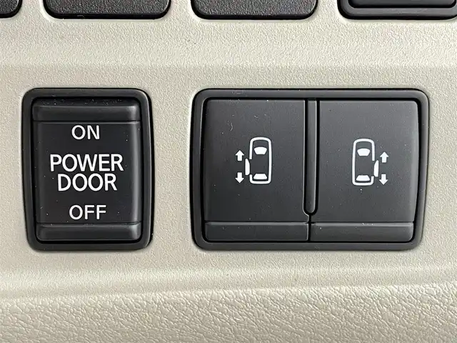 日産 セレナ X V 福島県 2021(令3)年 5.4万km ブリリアントホワイトパール 衝突軽減/・車線逸脱警報/・踏み間違い防止/・後方衝突防止/・後退時車両検知/・標識認識機能/・ブラインドスポットモニター/・クリアランスソナー/純正１０インチマルチナビ/・フルセグTV/BT/SD/CD/DVD/FM/AM/バックカメラ/・全方位カメラ/両側パワースライドドア/追従走行付きクルーズコントロール/LEDオートライト/・フォグライト/3列シート/・ウォークスルー/・ロールサンシェード/・ハーフバックドア/純正アルミホイール付きサマータイヤ/ステアリングリモコン/純正フロアマット/純正ドアバイザー/ウィンカーミラー/・オートミラー/アイドリングストップ/プッシュスタート/・スマートキー