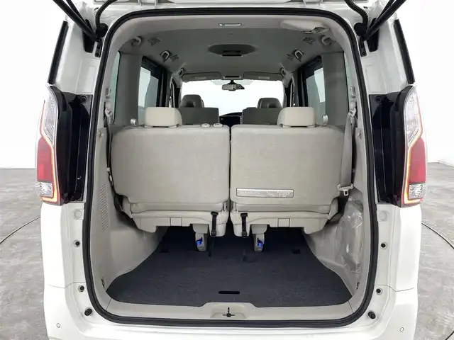 日産 セレナ X V 福島県 2021(令3)年 5.4万km ブリリアントホワイトパール 衝突軽減/・車線逸脱警報/・踏み間違い防止/・後方衝突防止/・後退時車両検知/・標識認識機能/・ブラインドスポットモニター/・クリアランスソナー/純正１０インチマルチナビ/・フルセグTV/BT/SD/CD/DVD/FM/AM/バックカメラ/・全方位カメラ/両側パワースライドドア/追従走行付きクルーズコントロール/LEDオートライト/・フォグライト/3列シート/・ウォークスルー/・ロールサンシェード/・ハーフバックドア/純正アルミホイール付きサマータイヤ/ステアリングリモコン/純正フロアマット/純正ドアバイザー/ウィンカーミラー/・オートミラー/アイドリングストップ/プッシュスタート/・スマートキー