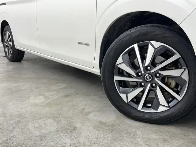 日産 セレナ X V 福島県 2021(令3)年 5.4万km ブリリアントホワイトパール 衝突軽減/・車線逸脱警報/・踏み間違い防止/・後方衝突防止/・後退時車両検知/・標識認識機能/・ブラインドスポットモニター/・クリアランスソナー/純正１０インチマルチナビ/・フルセグTV/BT/SD/CD/DVD/FM/AM/バックカメラ/・全方位カメラ/両側パワースライドドア/追従走行付きクルーズコントロール/LEDオートライト/・フォグライト/3列シート/・ウォークスルー/・ロールサンシェード/・ハーフバックドア/純正アルミホイール付きサマータイヤ/ステアリングリモコン/純正フロアマット/純正ドアバイザー/ウィンカーミラー/・オートミラー/アイドリングストップ/プッシュスタート/・スマートキー