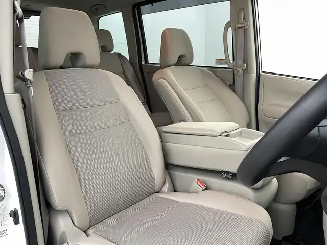 日産 セレナ X V 福島県 2021(令3)年 5.4万km ブリリアントホワイトパール 衝突軽減/・車線逸脱警報/・踏み間違い防止/・後方衝突防止/・後退時車両検知/・標識認識機能/・ブラインドスポットモニター/・クリアランスソナー/純正１０インチマルチナビ/・フルセグTV/BT/SD/CD/DVD/FM/AM/バックカメラ/・全方位カメラ/両側パワースライドドア/追従走行付きクルーズコントロール/LEDオートライト/・フォグライト/3列シート/・ウォークスルー/・ロールサンシェード/・ハーフバックドア/純正アルミホイール付きサマータイヤ/ステアリングリモコン/純正フロアマット/純正ドアバイザー/ウィンカーミラー/・オートミラー/アイドリングストップ/プッシュスタート/・スマートキー