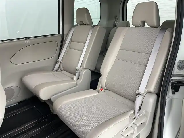 日産 セレナ X V 福島県 2021(令3)年 5.4万km ブリリアントホワイトパール 衝突軽減/・車線逸脱警報/・踏み間違い防止/・後方衝突防止/・後退時車両検知/・標識認識機能/・ブラインドスポットモニター/・クリアランスソナー/純正１０インチマルチナビ/・フルセグTV/BT/SD/CD/DVD/FM/AM/バックカメラ/・全方位カメラ/両側パワースライドドア/追従走行付きクルーズコントロール/LEDオートライト/・フォグライト/3列シート/・ウォークスルー/・ロールサンシェード/・ハーフバックドア/純正アルミホイール付きサマータイヤ/ステアリングリモコン/純正フロアマット/純正ドアバイザー/ウィンカーミラー/・オートミラー/アイドリングストップ/プッシュスタート/・スマートキー