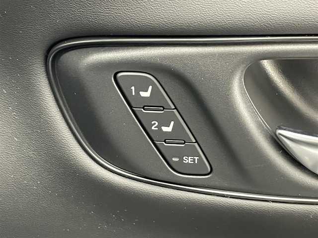 ホンダ ＺＲ－Ｖ ハイブリッド e:HEV Z ブラックスタイル 愛知県 2025(令7)年 0.1千km プラチナホワイトパール 登録済未使用車　純正９型ＤＡナビ　フルセグＴＶ　カープレイ　全方位カメラ　黒革　全席シートヒーター　ＥＴＣ２．０　ワイヤレス充電　ハンドルヒーター　電動リアゲート　ホンダセンシング　衝突軽減　ＢＳＭ　BOSEプレミアムサウンド　メモリシート/登録時走行距離4キロ/e:HEV　Z　ブラックスタイル　Honda CONNECTディスプレー