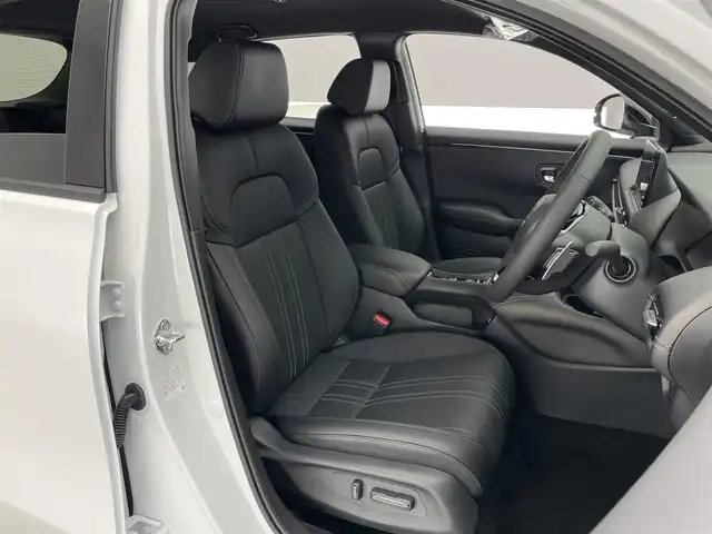 ホンダ ＺＲ－Ｖ ハイブリッド e:HEV Z ブラックスタイル 愛知県 2025(令7)年 0.1千km プラチナホワイトパール 登録済未使用車　純正９型ＤＡナビ　フルセグＴＶ　カープレイ　全方位カメラ　黒革　全席シートヒーター　ＥＴＣ２．０　ワイヤレス充電　ハンドルヒーター　電動リアゲート　ホンダセンシング　衝突軽減　ＢＳＭ　BOSEプレミアムサウンド　メモリシート/登録時走行距離4キロ/e:HEV　Z　ブラックスタイル　Honda CONNECTディスプレー