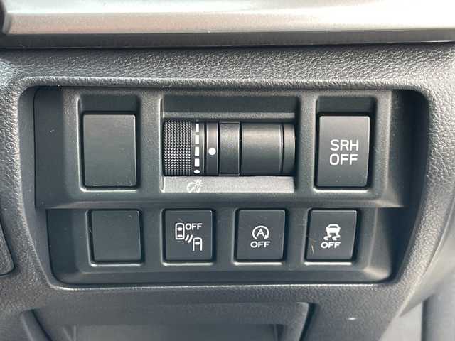 スバル インプレッサ Ｇ４ 2．0i－S アイサイト 新潟県 2017(平29)年 5.8万km クリスタルホワイトP 4WD/純正8インチSDナビ(CN-LR820D)/CD/DVD/BT/フルセグテレビ/SDミュージックサーバー/バックカメラ/ETC/ドライブレコーダー/衝突被害軽減ブレーキ/レーンキープアシスト/レーダークルーズコントロール/パワーシート/パドルシフト/ステアリングスイッチ/スマートキー/プッシュスタート/LEDヘッドライト/オートライト/フォグランプ/純正18インチアルミホイール