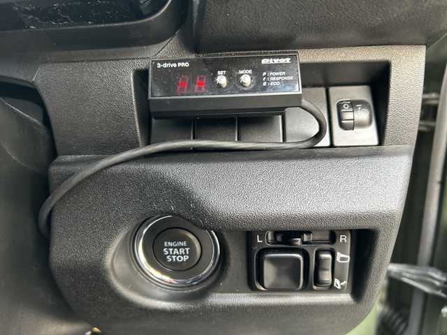 スズキ ジムニー XL 広島県 2019(平31)年 3.8万km ジャングルグリーン 禁煙/純正ディスプレイオーディオ（PVH-9300DVSZS）/・Bluetooth/CD/DVD/スマホ連携/カロッツェリアツイーター/DAMDフロントバンパー/モンスタースポーツリフトアップ/モンスタースポーツサスペンション/ルーフラック/D席BRIDEシート純正シート車載/純正ドアバイザー/電動格納ミラー/タイヤ：オープンカントリー