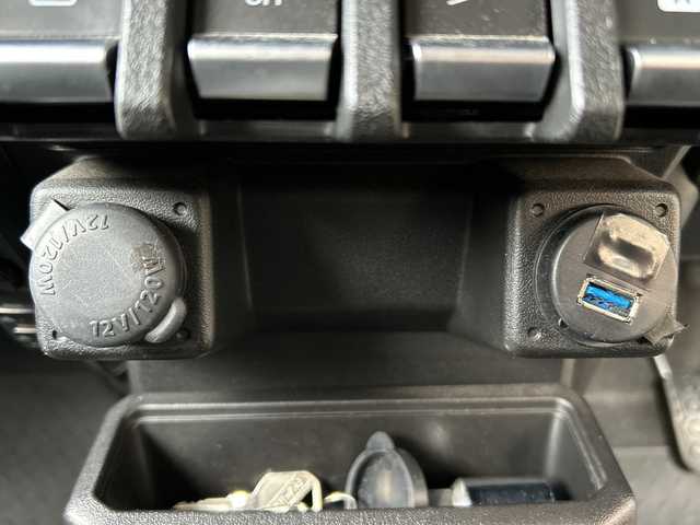 スズキ ジムニー XL 広島県 2019(平31)年 3.8万km ジャングルグリーン 禁煙/純正ディスプレイオーディオ（PVH-9300DVSZS）/・Bluetooth/CD/DVD/スマホ連携/カロッツェリアツイーター/DAMDフロントバンパー/モンスタースポーツリフトアップ/モンスタースポーツサスペンション/ルーフラック/D席BRIDEシート純正シート車載/純正ドアバイザー/電動格納ミラー/タイヤ：オープンカントリー