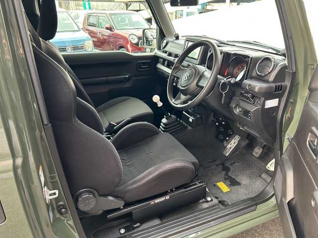 スズキ ジムニー XL 広島県 2019(平31)年 3.8万km ジャングルグリーン 禁煙/純正ディスプレイオーディオ（PVH-9300DVSZS）/・Bluetooth/CD/DVD/スマホ連携/カロッツェリアツイーター/DAMDフロントバンパー/モンスタースポーツリフトアップ/モンスタースポーツサスペンション/ルーフラック/D席BRIDEシート純正シート車載/純正ドアバイザー/電動格納ミラー/タイヤ：オープンカントリー