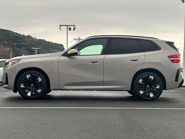 ＢＭＷ ＢＭＷ Ｘ３ 20d xDrive Mスポーツ 佐賀県 2024(令6)年 0.8万km ベージュ 純正14.9インチコントロールディスプレイ/Harman/Kardon/ETC/サラウンドビューカメラシステム/純正20インチアルミホイール/アクティブ・クルーズ・コントロール/ルーフレール/ヘッドアップディスプレイ/パドルシフト/ワイヤレス充電器/パワーバックドア/純正ドライブレコーダー前後/ステアリングヒーター/前席エアシート/全席シートヒーター/前席パワーシート/前席メモリーシート/レザーシート/ブラインドスポットモニター/LEDヘッドライト/スマートキー/スペアキー×１