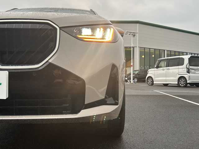 ＢＭＷ ＢＭＷ Ｘ３ 20d xDrive Mスポーツ 佐賀県 2024(令6)年 0.8万km ベージュ 純正14.9インチコントロールディスプレイ/Harman/Kardon/ETC/サラウンドビューカメラシステム/純正20インチアルミホイール/アクティブ・クルーズ・コントロール/ルーフレール/ヘッドアップディスプレイ/パドルシフト/ワイヤレス充電器/パワーバックドア/純正ドライブレコーダー前後/ステアリングヒーター/前席エアシート/全席シートヒーター/前席パワーシート/前席メモリーシート/レザーシート/ブラインドスポットモニター/LEDヘッドライト/スマートキー/スペアキー×１