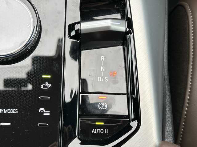 ＢＭＷ ＢＭＷ Ｘ３ 20d xDrive Mスポーツ 佐賀県 2024(令6)年 0.8万km ベージュ 純正14.9インチコントロールディスプレイ/Harman/Kardon/ETC/サラウンドビューカメラシステム/純正20インチアルミホイール/アクティブ・クルーズ・コントロール/ルーフレール/ヘッドアップディスプレイ/パドルシフト/ワイヤレス充電器/パワーバックドア/純正ドライブレコーダー前後/ステアリングヒーター/前席エアシート/全席シートヒーター/前席パワーシート/前席メモリーシート/レザーシート/ブラインドスポットモニター/LEDヘッドライト/スマートキー/スペアキー×１