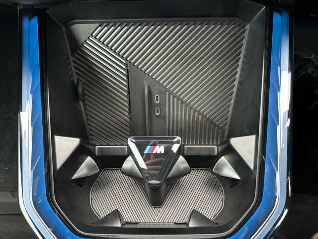 ＢＭＷ ＢＭＷ Ｘ３ 20d xDrive Mスポーツ 佐賀県 2024(令6)年 0.8万km ベージュ 純正14.9インチコントロールディスプレイ/Harman/Kardon/ETC/サラウンドビューカメラシステム/純正20インチアルミホイール/アクティブ・クルーズ・コントロール/ルーフレール/ヘッドアップディスプレイ/パドルシフト/ワイヤレス充電器/パワーバックドア/純正ドライブレコーダー前後/ステアリングヒーター/前席エアシート/全席シートヒーター/前席パワーシート/前席メモリーシート/レザーシート/ブラインドスポットモニター/LEDヘッドライト/スマートキー/スペアキー×１