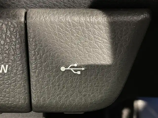 トヨタ カムリ WSレザーパッケージ 愛知県 2021(令3)年 2.2万km アティチュードブラックマイカ 後期　/純正９インチナビ　/（AM/FM/USB/Bluetooth/Miracast/スマホ接続）/パノラミックビューモニター　/トヨタセーフティセンス　/　　-衝突軽減ブレーキ/　　-レーダークルーズコントロール/　　-レーンキープアシスト/　　-オートマチックハイビーム/　　-ロードサインアシスト/先行車発進告知/シートヒーター　/ビルトインＥＴＣ２．０　/ブラインドスポットモニター　/ヘッドアップディスプレイ　/クリアランスソナー/パドルシフト　/パワーシート　/ＬＥＤヘッドライト/LEDフォグランプ/純正フロアマット/ドライブレコーダー