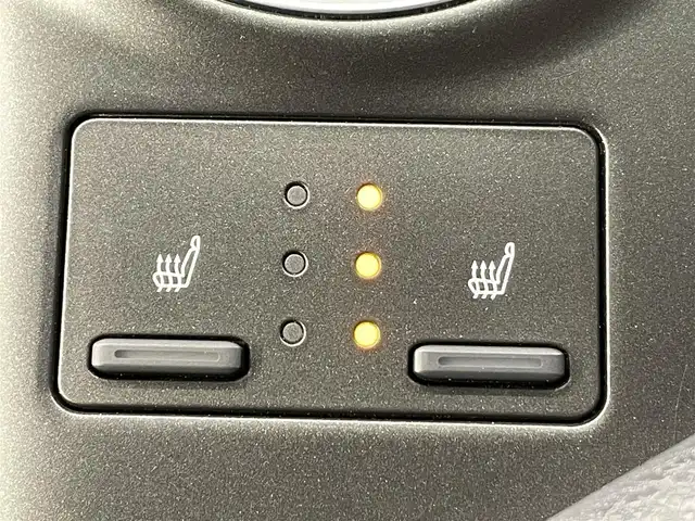 トヨタ カムリ WSレザーパッケージ 愛知県 2021(令3)年 2.2万km アティチュードブラックマイカ 後期　/純正９インチナビ　/（AM/FM/USB/Bluetooth/Miracast/スマホ接続）/パノラミックビューモニター　/トヨタセーフティセンス　/　　-衝突軽減ブレーキ/　　-レーダークルーズコントロール/　　-レーンキープアシスト/　　-オートマチックハイビーム/　　-ロードサインアシスト/先行車発進告知/シートヒーター　/ビルトインＥＴＣ２．０　/ブラインドスポットモニター　/ヘッドアップディスプレイ　/クリアランスソナー/パドルシフト　/パワーシート　/ＬＥＤヘッドライト/LEDフォグランプ/純正フロアマット/ドライブレコーダー