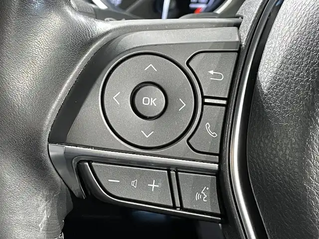 トヨタ カムリ WSレザーパッケージ 愛知県 2021(令3)年 2.2万km アティチュードブラックマイカ 後期　/純正９インチナビ　/（AM/FM/USB/Bluetooth/Miracast/スマホ接続）/パノラミックビューモニター　/トヨタセーフティセンス　/　　-衝突軽減ブレーキ/　　-レーダークルーズコントロール/　　-レーンキープアシスト/　　-オートマチックハイビーム/　　-ロードサインアシスト/先行車発進告知/シートヒーター　/ビルトインＥＴＣ２．０　/ブラインドスポットモニター　/ヘッドアップディスプレイ　/クリアランスソナー/パドルシフト　/パワーシート　/ＬＥＤヘッドライト/LEDフォグランプ/純正フロアマット/ドライブレコーダー