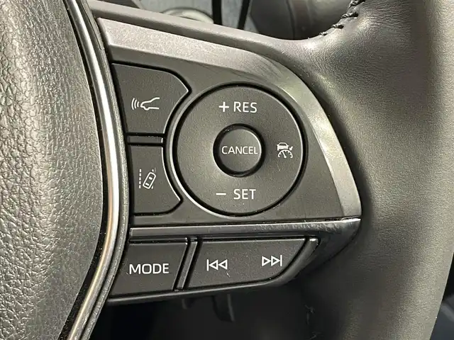 トヨタ カムリ WSレザーパッケージ 愛知県 2021(令3)年 2.2万km アティチュードブラックマイカ 後期　/純正９インチナビ　/（AM/FM/USB/Bluetooth/Miracast/スマホ接続）/パノラミックビューモニター　/トヨタセーフティセンス　/　　-衝突軽減ブレーキ/　　-レーダークルーズコントロール/　　-レーンキープアシスト/　　-オートマチックハイビーム/　　-ロードサインアシスト/先行車発進告知/シートヒーター　/ビルトインＥＴＣ２．０　/ブラインドスポットモニター　/ヘッドアップディスプレイ　/クリアランスソナー/パドルシフト　/パワーシート　/ＬＥＤヘッドライト/LEDフォグランプ/純正フロアマット/ドライブレコーダー