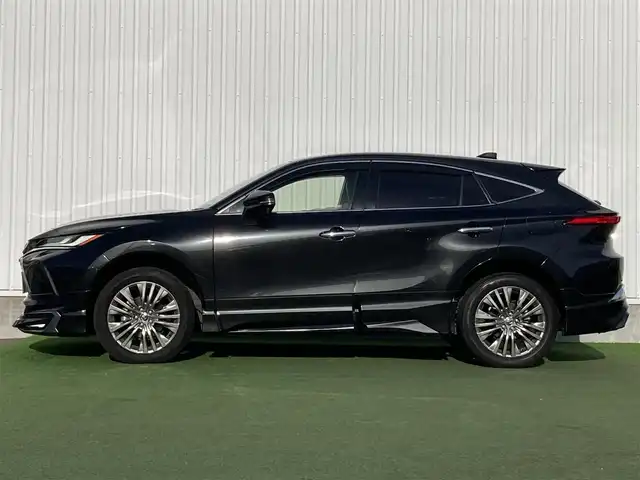 トヨタ ハリアー ハイブリッド Z 香川県 2021(令3)年 5.9万km プレシャスブラックパール 純正12.3インチディスプレイオーディオ/プレミアムサウンドJBL/Bluetooth/フルセグTV/運転席パワーシート/ハンズフリーパワーバックドア/バックカメラ/ビルトインETC2.0/セーフティセンス/・プリクラッシュセーフティ/・レーントレーシングアシスト/・レーダークルーズコントロール/・アダプティブハイビームシステム/・ロードサインアシスト/ブラインドスポットモニター/クリアランスソナー/LEDヘッドランプ/オートライト/オートエアコン/デジタルインナーミラー/置くだけ充電/ヘッドアップディスプレイ/オートブレーキホールド/本革巻きステアリング/ステアリングスイッチ/純正19インチアルミホイール/モデリスタエアロ/スマートキー/スマートエントリー/スタートシステム