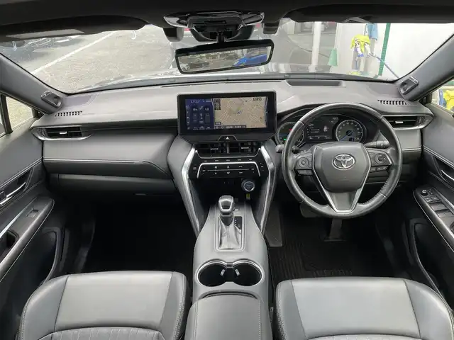 トヨタ ハリアー ハイブリッド Z 東京都 2021(令3)年 5.9万km プレシャスブラックパール 純正12.3インチディスプレイオーディオ/プレミアムサウンドJBL/モデリスタエアロ/Bluetooth/フルセグTV/運転席パワーシート/パワーバックドア/バックカメラ/ビルトインETC2.0/セーフティセンス/・プリクラッシュセーフティ/・レーントレーシングアシスト/・レーダークルーズコントロール/・アダプティブハイビームシステム/・ロードサインアシスト/ブラインドスポットモニター/クリアランスソナー/LEDヘッドランプ/オートライト/オートエアコン/デジタルインナーミラー/置くだけ充電/ヘッドアップディスプレイ/オートブレーキホールド/本革巻きステアリング/ステアリングスイッチ/純正19インチアルミホイール/スマートキー