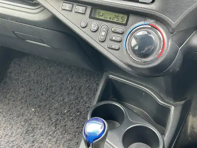 トヨタ アクア G 宮崎県 2012(平24)年 9.5万km ブラックマイカ /ナビ(NHZN-W61G)//TV/CD/DVD/Bluetooth//バックカメラ//ETC//オートライト//フォグライト//純正フロアマット//ドアバイザー//プッシュスタート//電格ウィンカーミラー//ステアリングスイッチ