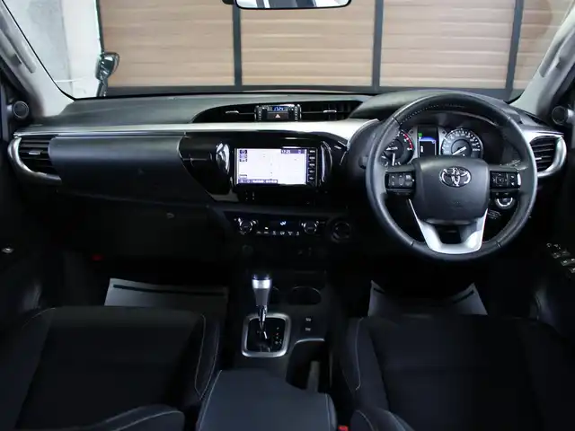 トヨタ ハイラックス Z 愛知県 2021(令3)年 4.7万km アティチュードブラックマイカ スマートキー＆プッシュスタート/純正SDナビ/ワンセグTV/CD/Bluetoothオーディオ/バックカメラ/ETC/社外トノカバー（三つ折りタイプ）/JAOSフロントコイル（純正あり）/純正LEDヘッドランプ/純正LEDフォグランプ/純正17インチアルミホイール/プリクラッシュセーフティ/レーンデパーチャーアラート/クリアランスソナー/レーダークルーズコントロール/ダウンヒルアシストコントロール/アクセサリーソケット/リアデフロック/車両取説/ナビ取説/新車時保証書/スペアキーあり