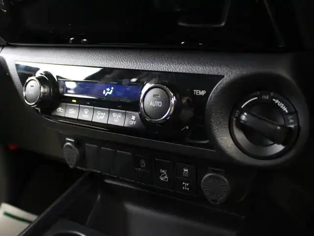 トヨタ ハイラックス Z 愛知県 2021(令3)年 4.7万km アティチュードブラックマイカ スマートキー＆プッシュスタート/純正SDナビ/ワンセグTV/CD/Bluetoothオーディオ/バックカメラ/ETC/社外トノカバー（三つ折りタイプ）/JAOSフロントコイル（純正あり）/純正LEDヘッドランプ/純正LEDフォグランプ/純正17インチアルミホイール/プリクラッシュセーフティ/レーンデパーチャーアラート/クリアランスソナー/レーダークルーズコントロール/ダウンヒルアシストコントロール/アクセサリーソケット/リアデフロック/車両取説/ナビ取説/新車時保証書/スペアキーあり