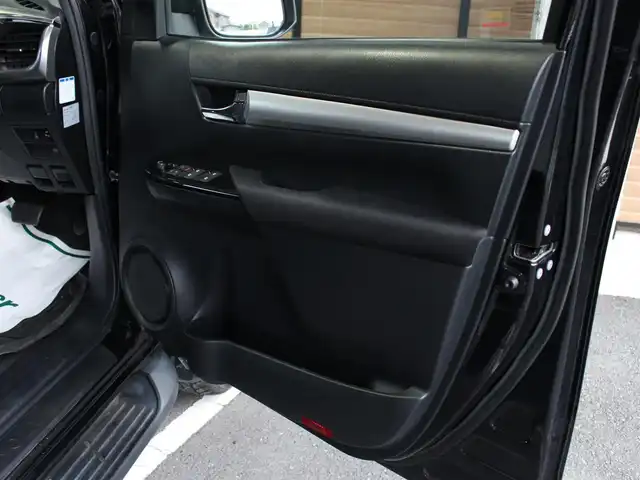 トヨタ ハイラックス Z 愛知県 2021(令3)年 4.7万km アティチュードブラックマイカ スマートキー＆プッシュスタート/純正SDナビ/ワンセグTV/CD/Bluetoothオーディオ/バックカメラ/ETC/社外トノカバー（三つ折りタイプ）/JAOSフロントコイル（純正あり）/純正LEDヘッドランプ/純正LEDフォグランプ/純正17インチアルミホイール/プリクラッシュセーフティ/レーンデパーチャーアラート/クリアランスソナー/レーダークルーズコントロール/ダウンヒルアシストコントロール/アクセサリーソケット/リアデフロック/車両取説/ナビ取説/新車時保証書/スペアキーあり