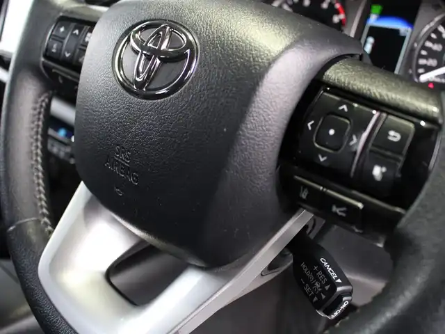 トヨタ ハイラックス Z 愛知県 2021(令3)年 4.7万km アティチュードブラックマイカ スマートキー＆プッシュスタート/純正SDナビ/ワンセグTV/CD/Bluetoothオーディオ/バックカメラ/ETC/社外トノカバー（三つ折りタイプ）/JAOSフロントコイル（純正あり）/純正LEDヘッドランプ/純正LEDフォグランプ/純正17インチアルミホイール/プリクラッシュセーフティ/レーンデパーチャーアラート/クリアランスソナー/レーダークルーズコントロール/ダウンヒルアシストコントロール/アクセサリーソケット/リアデフロック/車両取説/ナビ取説/新車時保証書/スペアキーあり