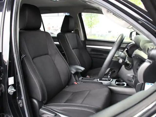 トヨタ ハイラックス Z 愛知県 2021(令3)年 4.7万km アティチュードブラックマイカ スマートキー＆プッシュスタート/純正SDナビ/ワンセグTV/CD/Bluetoothオーディオ/バックカメラ/ETC/社外トノカバー（三つ折りタイプ）/JAOSフロントコイル（純正あり）/純正LEDヘッドランプ/純正LEDフォグランプ/純正17インチアルミホイール/プリクラッシュセーフティ/レーンデパーチャーアラート/クリアランスソナー/レーダークルーズコントロール/ダウンヒルアシストコントロール/アクセサリーソケット/リアデフロック/車両取説/ナビ取説/新車時保証書/スペアキーあり