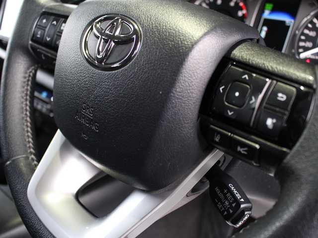 トヨタ ハイラックス Z 愛知県 2021(令3)年 4.7万km アティチュードブラックマイカ スマートキー＆プッシュスタート/純正SDナビ/ワンセグTV/CD/Bluetoothオーディオ/バックカメラ/ETC/社外トノカバー（三つ折りタイプ）/JAOSフロントコイル（純正あり）/純正LEDヘッドランプ/純正LEDフォグランプ/純正17インチアルミホイール/プリクラッシュセーフティ/レーンデパーチャーアラート/クリアランスソナー/レーダークルーズコントロール/ダウンヒルアシストコントロール/アクセサリーソケット/リアデフロック/車両取説/ナビ取説/新車時保証書/スペアキーあり