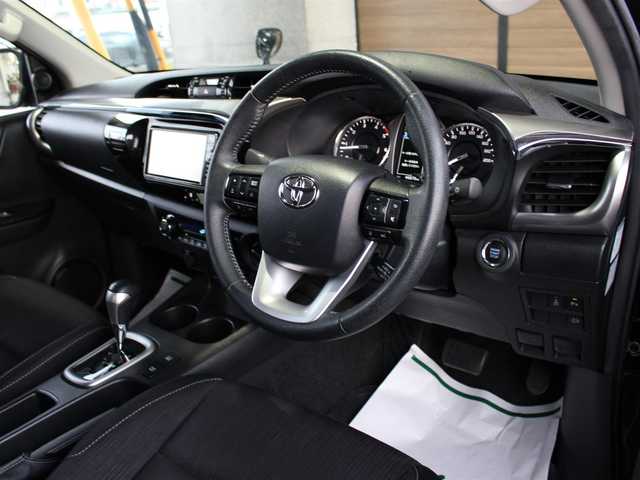 トヨタ ハイラックス Z 愛知県 2021(令3)年 4.7万km アティチュードブラックマイカ スマートキー＆プッシュスタート/純正SDナビ/ワンセグTV/CD/Bluetoothオーディオ/バックカメラ/ETC/社外トノカバー（三つ折りタイプ）/JAOSフロントコイル（純正あり）/純正LEDヘッドランプ/純正LEDフォグランプ/純正17インチアルミホイール/プリクラッシュセーフティ/レーンデパーチャーアラート/クリアランスソナー/レーダークルーズコントロール/ダウンヒルアシストコントロール/アクセサリーソケット/リアデフロック/車両取説/ナビ取説/新車時保証書/スペアキーあり