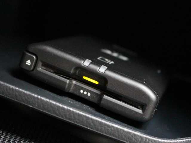トヨタ ハイラックス Z 愛知県 2021(令3)年 4.7万km アティチュードブラックマイカ スマートキー＆プッシュスタート/純正SDナビ/ワンセグTV/CD/Bluetoothオーディオ/バックカメラ/ETC/社外トノカバー（三つ折りタイプ）/JAOSフロントコイル（純正あり）/純正LEDヘッドランプ/純正LEDフォグランプ/純正17インチアルミホイール/プリクラッシュセーフティ/レーンデパーチャーアラート/クリアランスソナー/レーダークルーズコントロール/ダウンヒルアシストコントロール/アクセサリーソケット/リアデフロック/車両取説/ナビ取説/新車時保証書/スペアキーあり