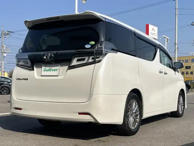 トヨタ ヴェルファイア V 愛媛県 2019(令1)年 5.3万km ホワイトパールクリスタルシャイン 禁煙車/登録時走行距離：52224km/ディーラーオプション純正10インチナビ/CD/DVD/フルセグTV/Bluetooth/バックカメラ/３６０°ドライブレコーダー/デジタルインナーミラー/ビルトインETC/純正12.1インチフリップダウンモニター(リモコン有)/サンルーフ/衝突被害軽減システム/クリアランスソナー/横滑り防止装置/レーンキープアシスト/レーダークルーズコントロール/LEDヘッドライト/フォグランプ/オートライト/オートマチックハイビーム/レザーシート/運転席パワーシート/オットマン/両側パワースライドドア/エンジンスタートボタン/スマートキー/純正フロアマット/純正１７インチアルミホイール