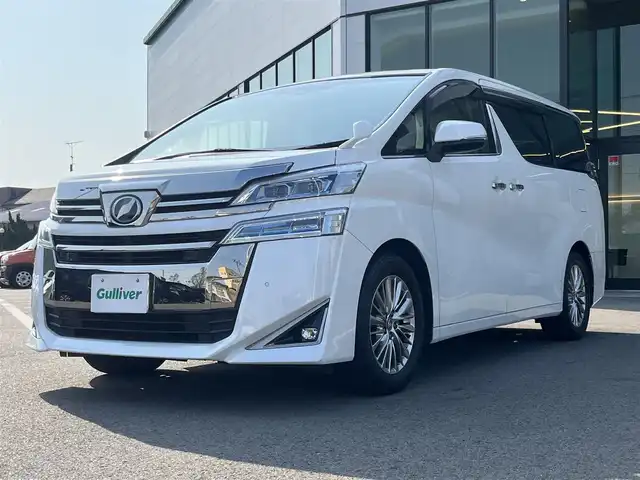 トヨタ ヴェルファイア V 愛媛県 2019(令1)年 5.3万km ホワイトパールクリスタルシャイン 禁煙車/登録時走行距離：52224km/ディーラーオプション純正10インチナビ/CD/DVD/フルセグTV/Bluetooth/バックカメラ/３６０°ドライブレコーダー/デジタルインナーミラー/ビルトインETC/純正12.1インチフリップダウンモニター(リモコン有)/サンルーフ/衝突被害軽減システム/クリアランスソナー/横滑り防止装置/レーンキープアシスト/レーダークルーズコントロール/LEDヘッドライト/フォグランプ/オートライト/オートマチックハイビーム/レザーシート/運転席パワーシート/オットマン/両側パワースライドドア/エンジンスタートボタン/スマートキー/純正フロアマット/純正１７インチアルミホイール