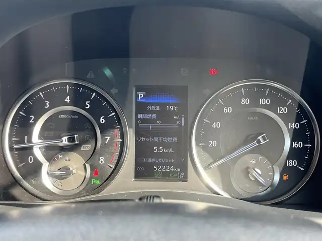 トヨタ ヴェルファイア V 愛媛県 2019(令1)年 5.3万km ホワイトパールクリスタルシャイン 禁煙車/登録時走行距離：52224km/ディーラーオプション純正10インチナビ/CD/DVD/フルセグTV/Bluetooth/バックカメラ/３６０°ドライブレコーダー/デジタルインナーミラー/ビルトインETC/純正12.1インチフリップダウンモニター(リモコン有)/サンルーフ/衝突被害軽減システム/クリアランスソナー/横滑り防止装置/レーンキープアシスト/レーダークルーズコントロール/LEDヘッドライト/フォグランプ/オートライト/オートマチックハイビーム/レザーシート/運転席パワーシート/オットマン/両側パワースライドドア/エンジンスタートボタン/スマートキー/純正フロアマット/純正１７インチアルミホイール