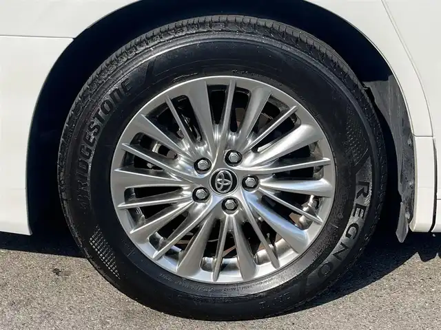 トヨタ ヴェルファイア V 愛媛県 2019(令1)年 5.3万km ホワイトパールクリスタルシャイン 禁煙車/登録時走行距離：52224km/ディーラーオプション純正10インチナビ/CD/DVD/フルセグTV/Bluetooth/バックカメラ/３６０°ドライブレコーダー/デジタルインナーミラー/ビルトインETC/純正12.1インチフリップダウンモニター(リモコン有)/サンルーフ/衝突被害軽減システム/クリアランスソナー/横滑り防止装置/レーンキープアシスト/レーダークルーズコントロール/LEDヘッドライト/フォグランプ/オートライト/オートマチックハイビーム/レザーシート/運転席パワーシート/オットマン/両側パワースライドドア/エンジンスタートボタン/スマートキー/純正フロアマット/純正１７インチアルミホイール
