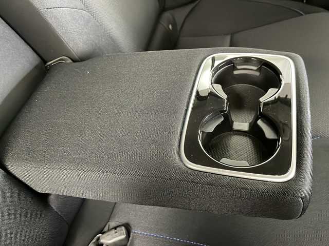 スバル レヴォーグ 1．6GT－S アイサイト 道央・札幌 2015(平27)年 6万km クリスタルホワイトP ・アイサイト/・４WD/・純正SDナビ（CN-LR710D）/（CD/DVD/SD/BT/フルセグTV）/・運転席、助手席パワーシート/・プッシュスタート/・スマートキー/・バック/サイドカメラ/・アイドリングストップ/・ウィンカーミラー/・クルーズコントロール/・ドアバイザー/・純正フロアマット/・ETC/・LEDヘッドライト/・衝突被害軽減システム/・横滑り防止装置/・盗難防止装置