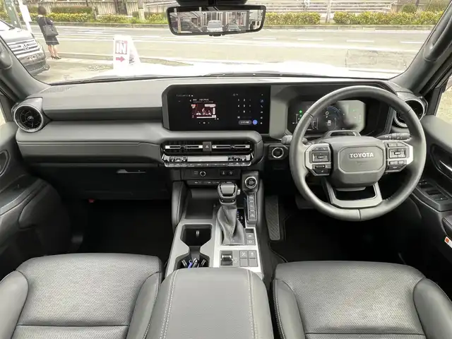 トヨタ ランドクルーザー ２５０ VX 京都府 2024(令6)年 1.5万km プラチナホワイトパールマイカ ワンオーナー/登録時走行距離14903Km/ムーンルーフ/セーフティセンス/・プリクラッシュセーフティ/・レーンデパーチャーアラート/・オートマチックハイビーム/・レーントレーシングアシスト/・レーダークルーズコントロール/・ロードサインアシスト/・発信遅れ通知機能/純正12.3インチディスプレイ/・ナビ/・フルセグTV/・USB入力/・BT接続/パノラミックビューモニター/デジタルインナーミラー/・前方ドラレコ機能/2.0ETC/パーキングサポートブレーキ/ブラインドスポットモニター/レザーシート/・運転席パワーシート/・前席シートベンチレーション/・前席シートヒーター/左右後席独立調整式オートエアコン/レザーステアリング/・ステアリモコン/・ステアヒーター/パワーバックドア/ルーフレール/3眼LEDヘッドライト/・LEDフォグランプ/純正18インチアルミホイール/純正ドアバイザー/純正フロアゴムマット/プッッシュスタート/スマートキー×2個/車両保証書