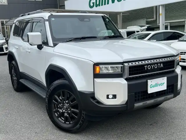 トヨタ ランドクルーザー ２５０ VX 京都府 2024(令6)年 1.5万km プラチナホワイトパールマイカ ワンオーナー/登録時走行距離14903Km/ムーンルーフ/セーフティセンス/・プリクラッシュセーフティ/・レーンデパーチャーアラート/・オートマチックハイビーム/・レーントレーシングアシスト/・レーダークルーズコントロール/・ロードサインアシスト/・発信遅れ通知機能/純正12.3インチディスプレイ/・ナビ/・フルセグTV/・USB入力/・BT接続/パノラミックビューモニター/デジタルインナーミラー/・前方ドラレコ機能/2.0ETC/パーキングサポートブレーキ/ブラインドスポットモニター/レザーシート/・運転席パワーシート/・前席シートベンチレーション/・前席シートヒーター/左右後席独立調整式オートエアコン/レザーステアリング/・ステアリモコン/・ステアヒーター/パワーバックドア/ルーフレール/3眼LEDヘッドライト/・LEDフォグランプ/純正18インチアルミホイール/純正ドアバイザー/純正フロアゴムマット/プッッシュスタート/スマートキー×2個/車両保証書