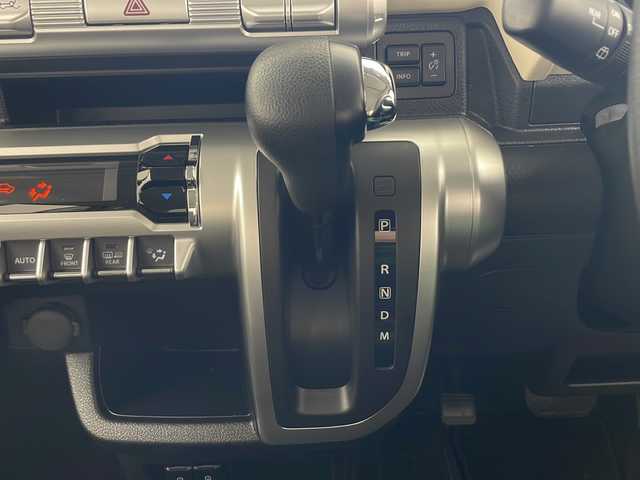 スズキ クロスビー HYBRID MV 秋田県 2024(令6)年 2.6万km キャラバンアイボリーパールメタリック/ホワイト 2トーンルーフ 社外ナビ【FM/AM/BT/CD/DVD】 /フルセグTV /バックカメラ /ETC /クルーズコントロール　/パドルシフト　/アイドリングストップ　/クリアランスソナー　/スマートキー　/プッシュスタート　/ミラーヒーター　　/前席シートヒーター/コーナーセンサー /社外フロアマット/電格ミラー/横滑り防止装置/衝突被害軽減システム/レーンキープアシスト/ライトレベライザー /プッシュスタート /ダウンヒルアシストコントロール/ヒルディセントコントロール/デュアルカメラサポートブレーキ/USBポート/オートエアコン /オートライト/ステアリングリモコン/純正AW