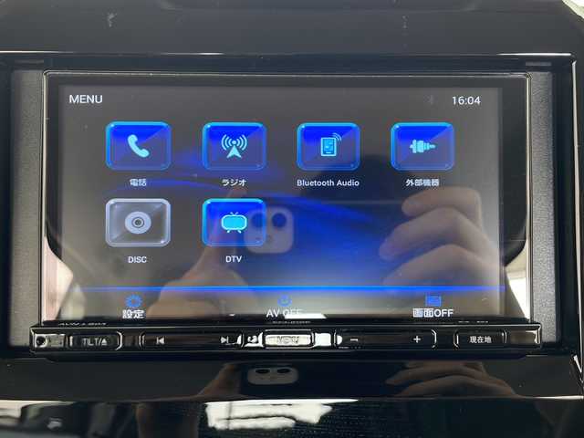 スズキ クロスビー HYBRID MV 秋田県 2024(令6)年 2.6万km キャラバンアイボリーパールメタリック/ホワイト 2トーンルーフ 社外ナビ【FM/AM/BT/CD/DVD】 /フルセグTV /バックカメラ /ETC /クルーズコントロール　/パドルシフト　/アイドリングストップ　/クリアランスソナー　/スマートキー　/プッシュスタート　/ミラーヒーター　　/前席シートヒーター/コーナーセンサー /社外フロアマット/電格ミラー/横滑り防止装置/衝突被害軽減システム/レーンキープアシスト/ライトレベライザー /プッシュスタート /ダウンヒルアシストコントロール/ヒルディセントコントロール/デュアルカメラサポートブレーキ/USBポート/オートエアコン /オートライト/ステアリングリモコン/純正AW