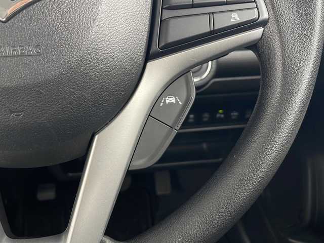 スズキ クロスビー HYBRID MV 秋田県 2024(令6)年 2.6万km キャラバンアイボリーパールメタリック/ホワイト 2トーンルーフ 社外ナビ【FM/AM/BT/CD/DVD】 /フルセグTV /バックカメラ /ETC /クルーズコントロール　/パドルシフト　/アイドリングストップ　/クリアランスソナー　/スマートキー　/プッシュスタート　/ミラーヒーター　　/前席シートヒーター/コーナーセンサー /社外フロアマット/電格ミラー/横滑り防止装置/衝突被害軽減システム/レーンキープアシスト/ライトレベライザー /プッシュスタート /ダウンヒルアシストコントロール/ヒルディセントコントロール/デュアルカメラサポートブレーキ/USBポート/オートエアコン /オートライト/ステアリングリモコン/純正AW