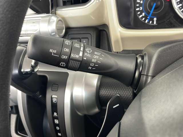 スズキ クロスビー HYBRID MV 秋田県 2024(令6)年 2.6万km キャラバンアイボリーパールメタリック/ホワイト 2トーンルーフ 社外ナビ【FM/AM/BT/CD/DVD】 /フルセグTV /バックカメラ /ETC /クルーズコントロール　/パドルシフト　/アイドリングストップ　/クリアランスソナー　/スマートキー　/プッシュスタート　/ミラーヒーター　　/前席シートヒーター/コーナーセンサー /社外フロアマット/電格ミラー/横滑り防止装置/衝突被害軽減システム/レーンキープアシスト/ライトレベライザー /プッシュスタート /ダウンヒルアシストコントロール/ヒルディセントコントロール/デュアルカメラサポートブレーキ/USBポート/オートエアコン /オートライト/ステアリングリモコン/純正AW