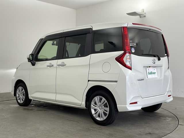 トヨタ ルーミー G 兵庫県 2023(令5)年 2.3万km パールホワイトⅢ ・社外ナビ&Bluetooth&CD/DVD/SD&USB/ipod&TV/・バックカメラ/・ビルトインETC/・スマートアシスト/・プリクラッシュセーフティ/・レーンキープアシスト/・誤発進抑制機能/・前後コーナーセンサー/・盗難防止装置/・クリアランスソナー/・アイドリングストップ/・オートライト/・LEDヘッドライト/・両側パワースライドドア/・前方ドライブレコーダー/・社外フロアマット/・type Cソケット/・Wエアバック/・ステアリングスイッチ/・全席シートカバー/・スマートキー/・AACエアコン/・エンジンスタートボタン