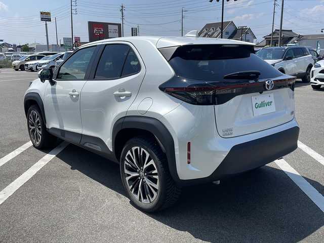 トヨタ ヤリスクロス ハイブリッド Z 岐阜県 2023(令5)年 2.2万km ホワイトパールクリスタルシャイン 純正ナビ　/クルーズコントロール　/前後ドライブレコーダー　/ＥＴＣ　/バックカメラ　/衝突軽減システム　/盗難防止装置　/横滑り防止装置　/レーンキープアシスト　/前後コーナーセンサー　/アイドリングストップ/ＬＥＤヘッドライト　/オートハイビーム/オートライト/スペアキー/プッシュスタート/スマートキー/純正18インチアルミホイール/純正フロアマット