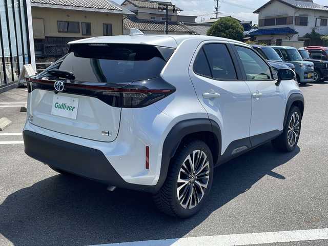 トヨタ ヤリスクロス ハイブリッド Z 岐阜県 2023(令5)年 2.2万km ホワイトパールクリスタルシャイン 純正ナビ　/クルーズコントロール　/前後ドライブレコーダー　/ＥＴＣ　/バックカメラ　/衝突軽減システム　/盗難防止装置　/横滑り防止装置　/レーンキープアシスト　/前後コーナーセンサー　/アイドリングストップ/ＬＥＤヘッドライト　/オートハイビーム/オートライト/スペアキー/プッシュスタート/スマートキー/純正18インチアルミホイール/純正フロアマット