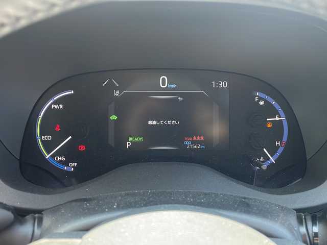トヨタ ヤリスクロス ハイブリッド Z 岐阜県 2023(令5)年 2.2万km ホワイトパールクリスタルシャイン 純正ナビ　/クルーズコントロール　/前後ドライブレコーダー　/ＥＴＣ　/バックカメラ　/衝突軽減システム　/盗難防止装置　/横滑り防止装置　/レーンキープアシスト　/前後コーナーセンサー　/アイドリングストップ/ＬＥＤヘッドライト　/オートハイビーム/オートライト/スペアキー/プッシュスタート/スマートキー/純正18インチアルミホイール/純正フロアマット