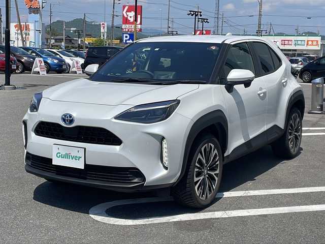 トヨタ ヤリスクロス ハイブリッド Z 岐阜県 2023(令5)年 2.2万km ホワイトパールクリスタルシャイン 純正ナビ　/クルーズコントロール　/前後ドライブレコーダー　/ＥＴＣ　/バックカメラ　/衝突軽減システム　/盗難防止装置　/横滑り防止装置　/レーンキープアシスト　/前後コーナーセンサー　/アイドリングストップ/ＬＥＤヘッドライト　/オートハイビーム/オートライト/スペアキー/プッシュスタート/スマートキー/純正18インチアルミホイール/純正フロアマット