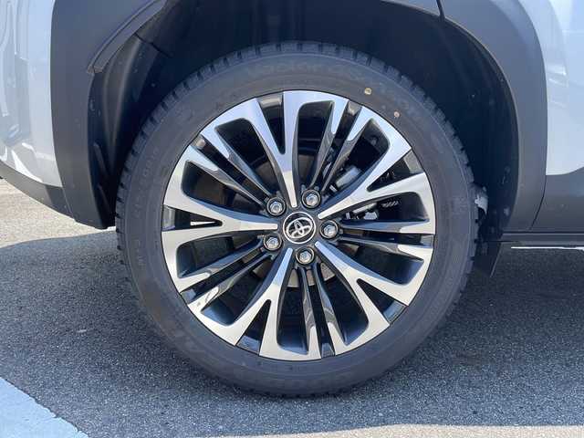 トヨタ ヤリスクロス ハイブリッド Z 岐阜県 2023(令5)年 2.2万km ホワイトパールクリスタルシャイン 純正ナビ　/クルーズコントロール　/前後ドライブレコーダー　/ＥＴＣ　/バックカメラ　/衝突軽減システム　/盗難防止装置　/横滑り防止装置　/レーンキープアシスト　/前後コーナーセンサー　/アイドリングストップ/ＬＥＤヘッドライト　/オートハイビーム/オートライト/スペアキー/プッシュスタート/スマートキー/純正18インチアルミホイール/純正フロアマット